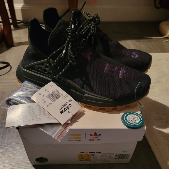 Pharrell adidas - Picture 1 of 2